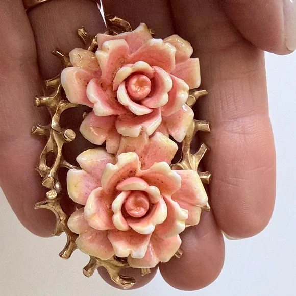 Charming Floral Brooch with Gold Detailing Vintage Judy Lee Rose Floral Brooch